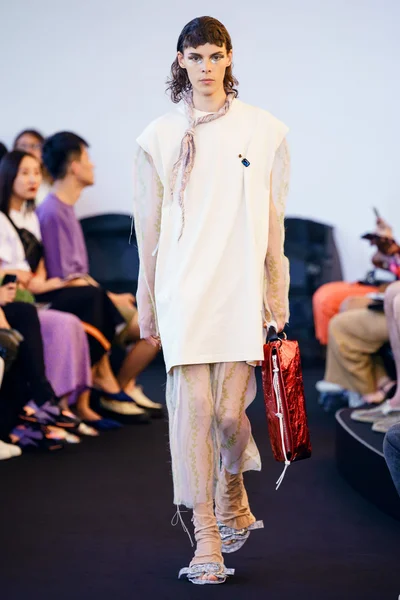 Look 25